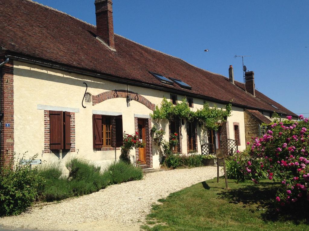 Отель La Chartreuse Poilly-sur-Tholon Экстерьер фото