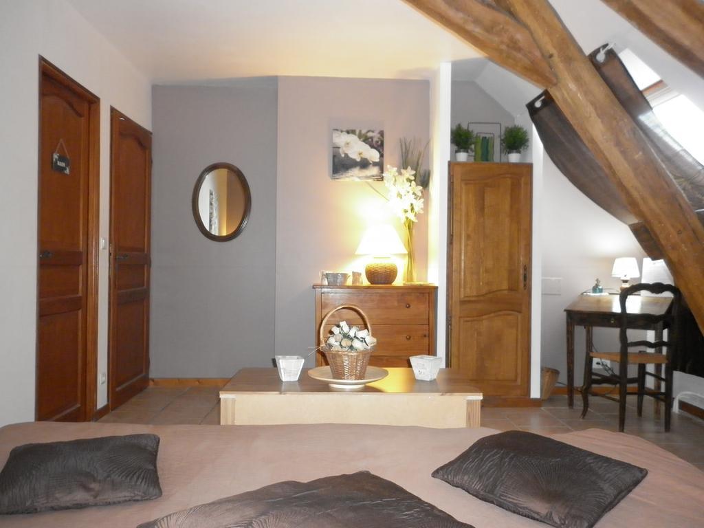 Отель La Chartreuse Poilly-sur-Tholon Номер фото