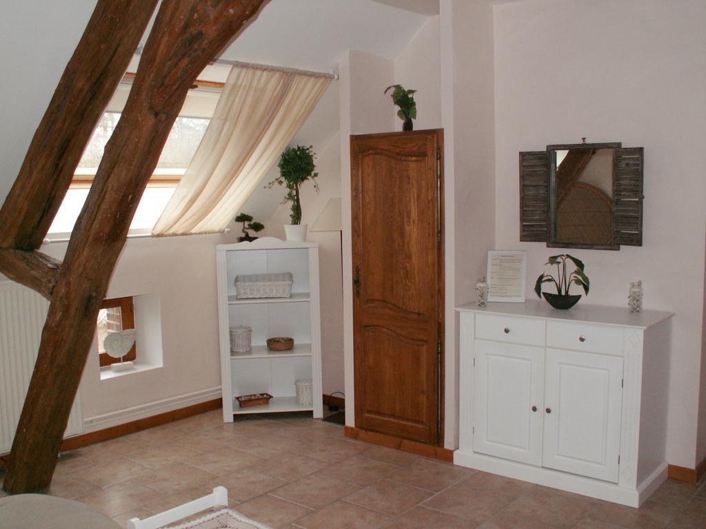 Отель La Chartreuse Poilly-sur-Tholon Номер фото