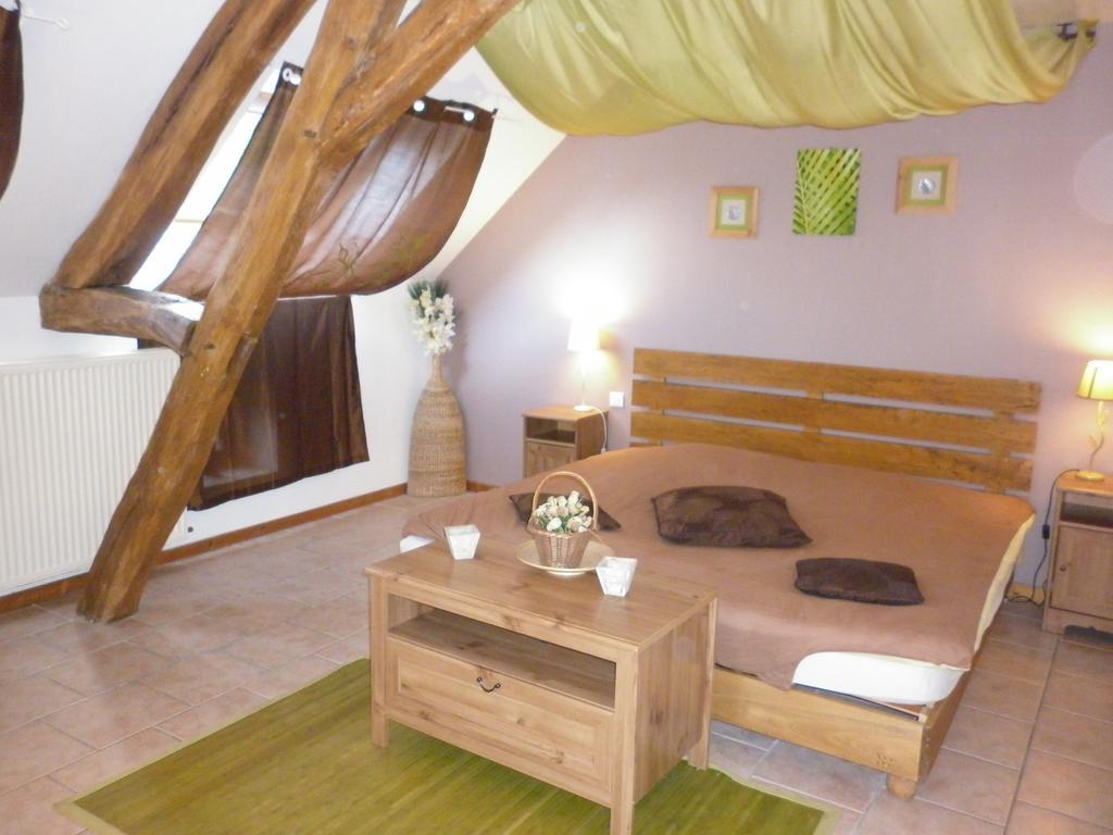 Отель La Chartreuse Poilly-sur-Tholon Номер фото